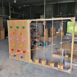 khung leo thể chất gỗ cao su cho bé mầm non