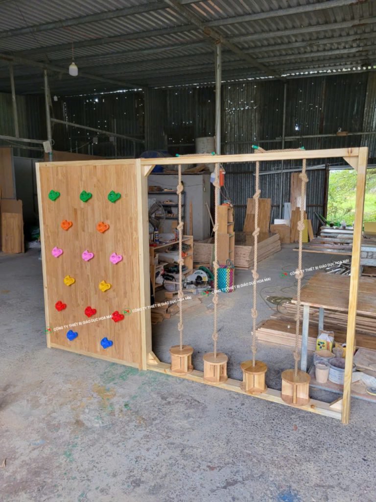 khung leo thể chất gỗ cao su cho bé mầm non
